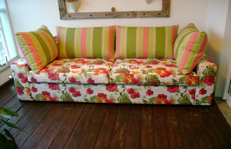 sofa tecido floral 